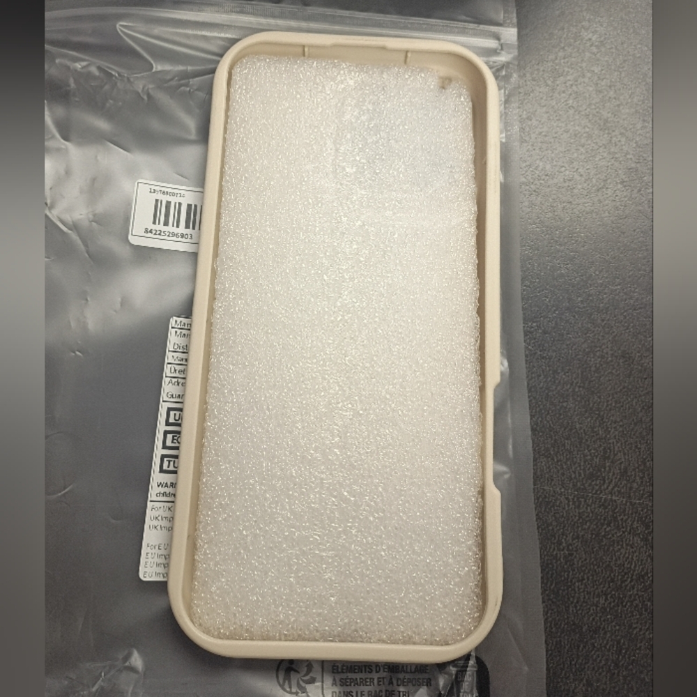 iphone 16 Pro Max Cream Gold Heart Silicone Back Case Cover - Picture 8 of 8